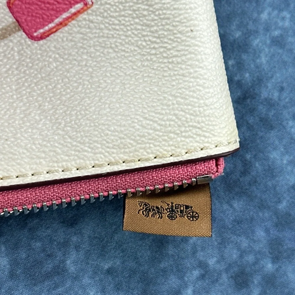 Coach Corner Zip Wristlet Chalk Pink Popsicle Print Leather Wallet C4555